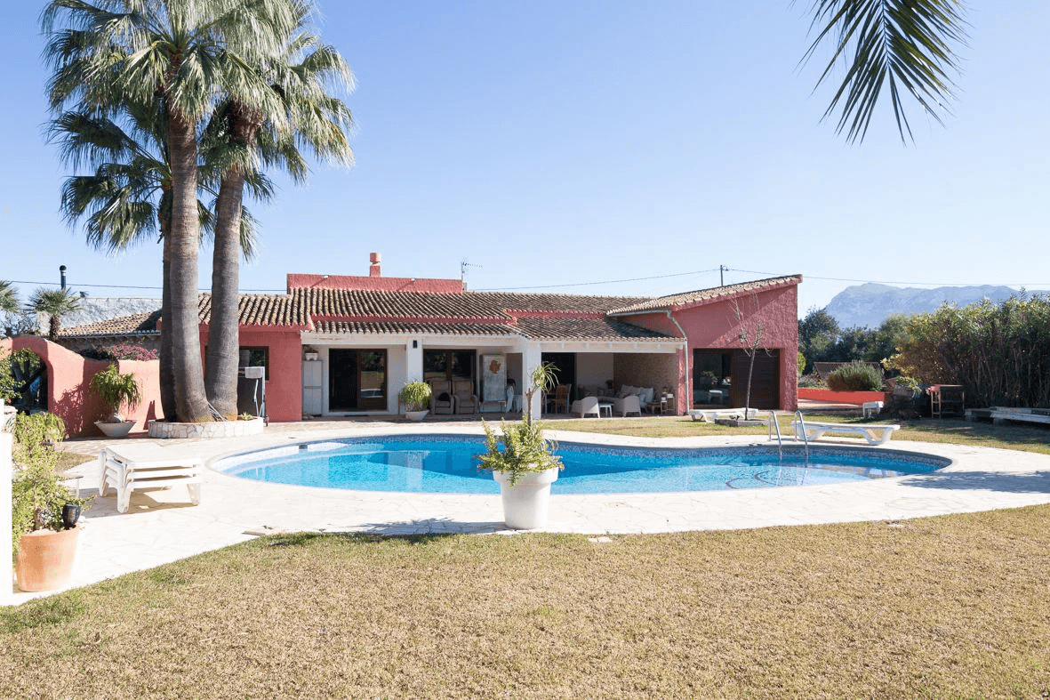 Mediterranean villa with large plot.