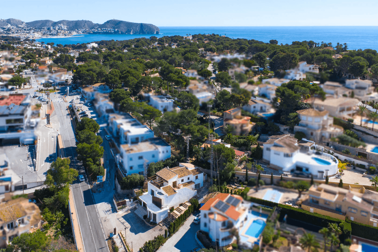 C4XY4636BEN Spacieux immeuble commercial avec logement à vendre à Moraira-Benissa