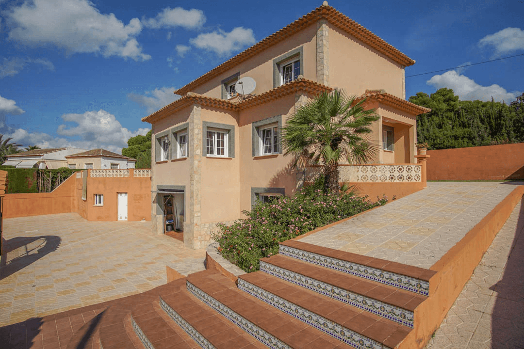 7016CAL Maison familiale traditionnelle à vendre à Calpe